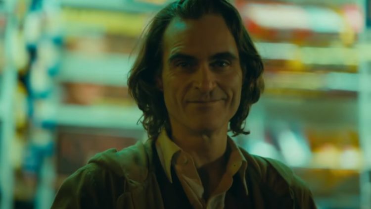 Joaquin Phoenix as Arthur Fleck smiling in the city in Joker