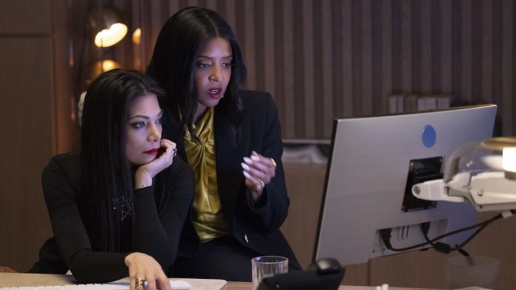 Ginger Gonzaga as Nikki Ramos and Rene?e Elise Goldsberry as Mallory Book looking at a computer screen in She-Hulk: Attorney at Law Episode 6