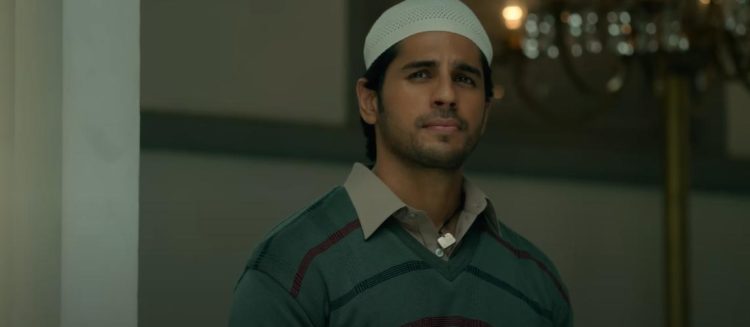 Sidharth Malhotra as Amandeep Ajitpal Singh stares out at the sky